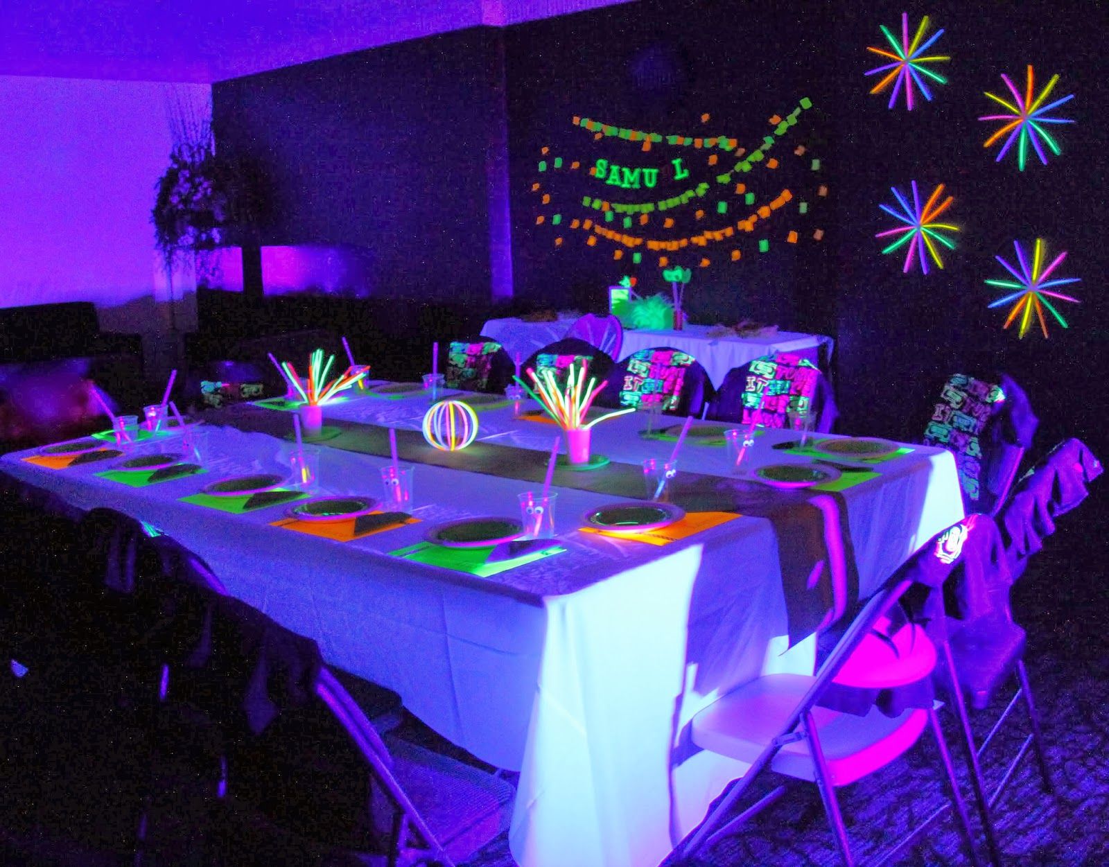 idées hyper cool de décoration fluo anniversaire #decoration #party
